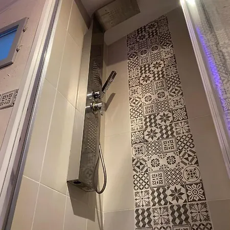 Au Petit Bonheur Logement Prive Avec Exterieur *